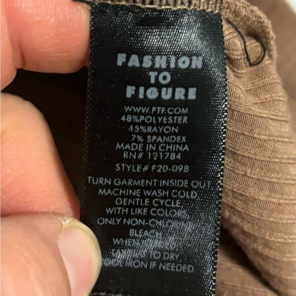 FASHION TO FIGURE 2 pc dress and cardigan size 2 - Picture 7 of 7